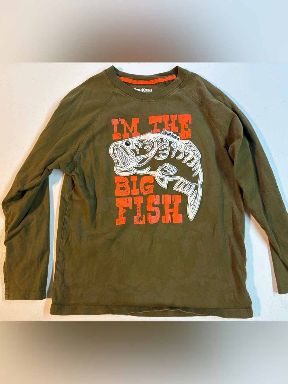 100% COTTON OSHKOSH 8 ✨ I’m the big fish kids long sleeve graphic tee VGUC